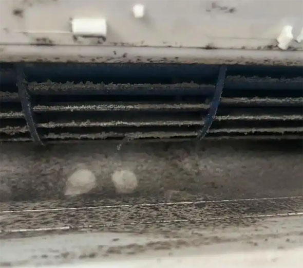 榕江空调吹的风有股烧焦味是怎么回事